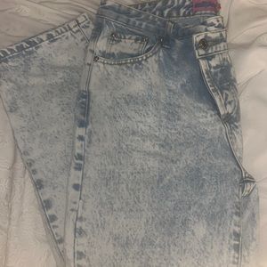 High Rise crossover Edikted light wash mom jeans, barley worn size L